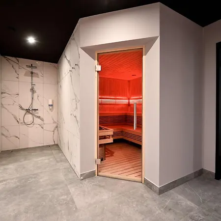 Radisson Collection Hotel, 5* Warschau