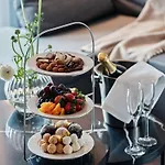 Radisson Collection Hotel, Hotel