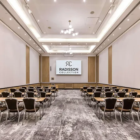 Radisson Collection Hotel, Hotel