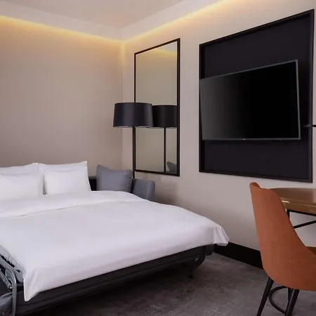 Radisson Collection Hotel, מלון ורשה