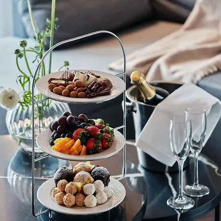 Radisson Collection Hotel, מלון