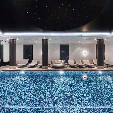 Radisson Collection Hotel, Hotel