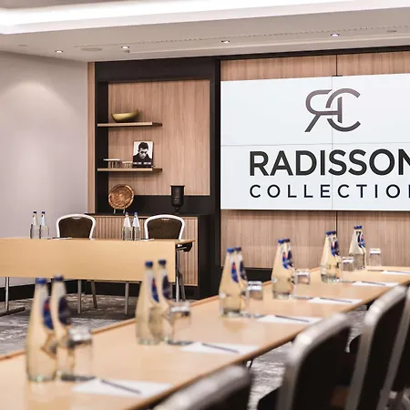 Radisson Collection Hotel, Готель