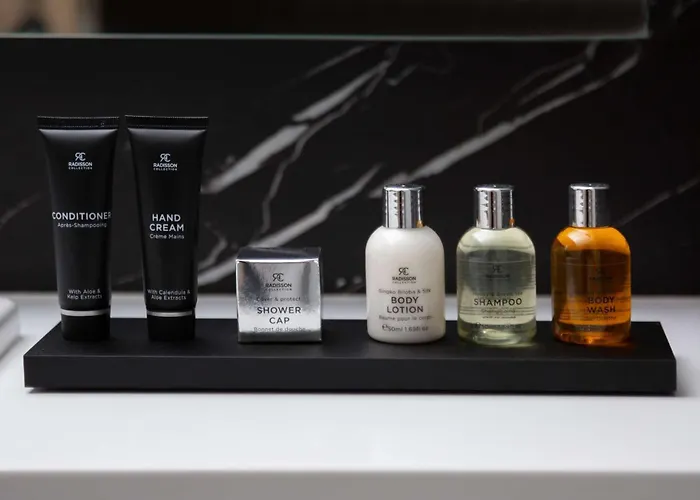 מלון Radisson Collection Hotel,