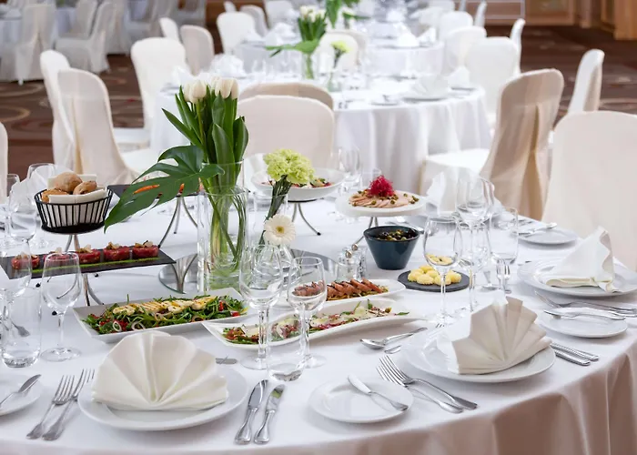 מלון Radisson Collection Hotel, 5*