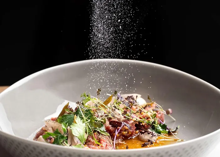 מלון Radisson Collection Hotel, 5*